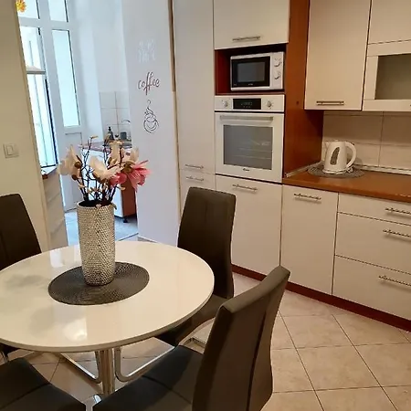 Apartment Apartman Ana Pula